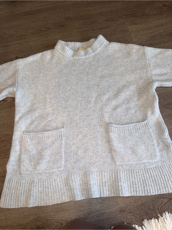 Elie Tahari Sweaters - Elie Tahari - Grey Crewneck Sweater with Front Patch Pockets - Large